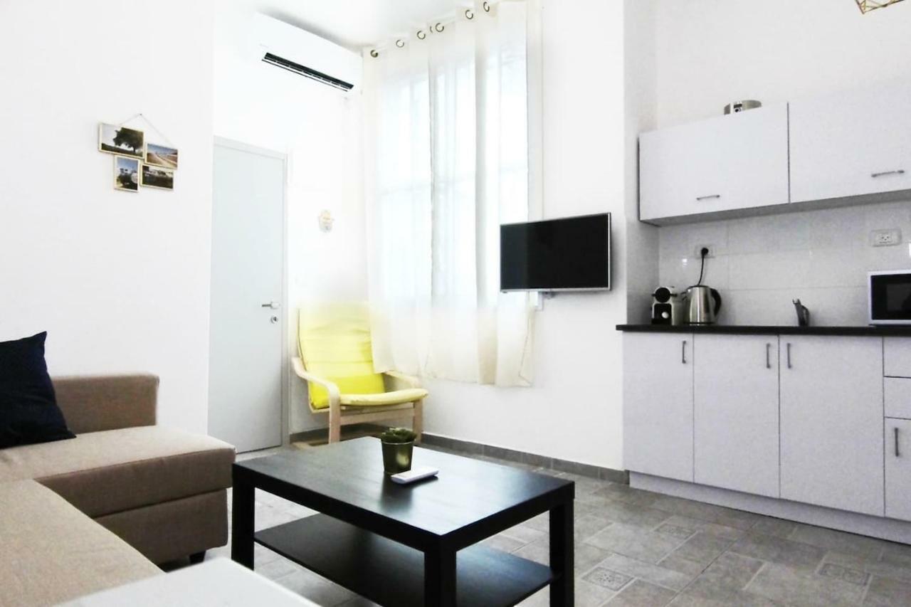 Trendy Apartments In The Heart Of Florentin With Free Netflix Тел Авив Екстериор снимка